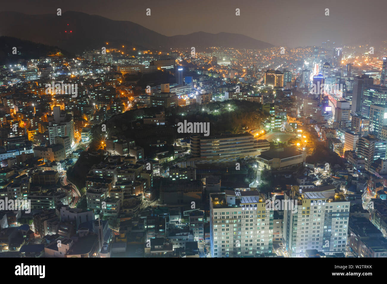 Nacht Luftbild der Busan Stadtbild von Busan Turm in Busan, Südkorea Stockfoto
