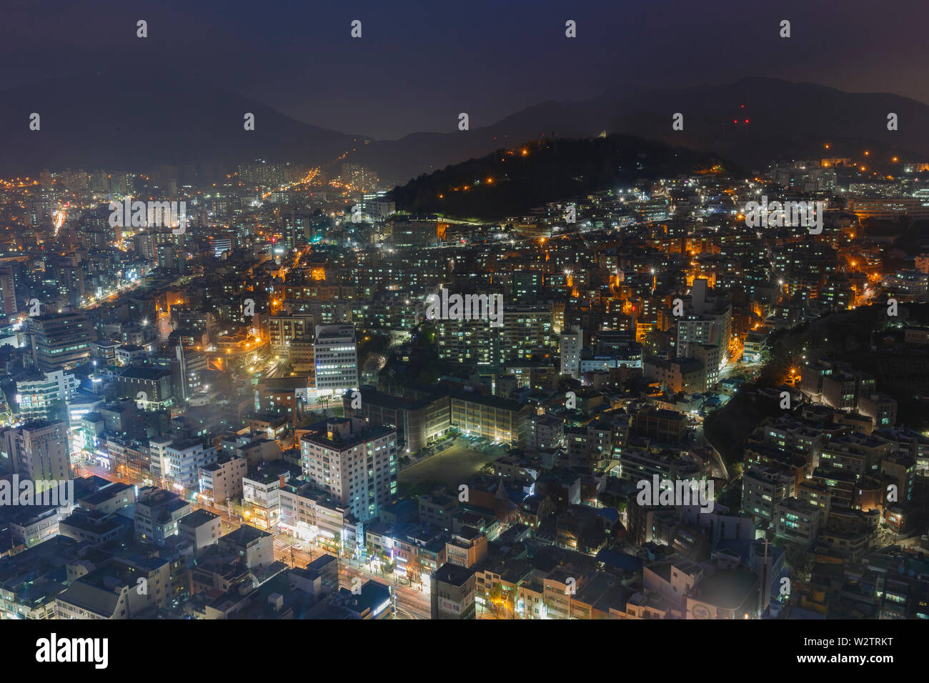 Nacht Luftbild der Busan Stadtbild von Busan Turm in Busan, Südkorea Stockfoto