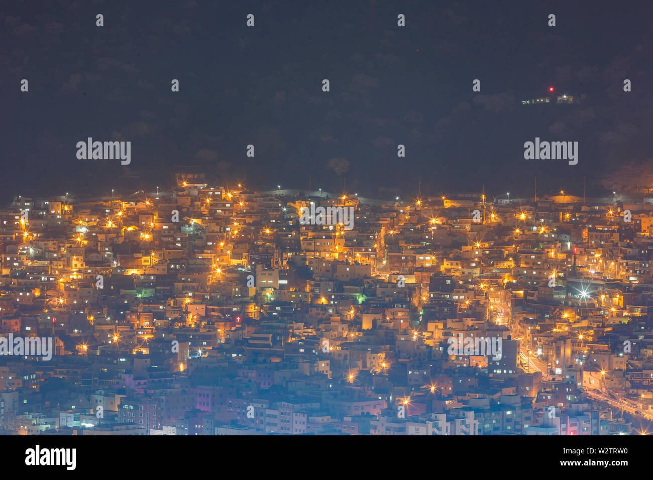 Nacht Luftbild der Busan Stadtbild von Busan Turm in Busan, Südkorea Stockfoto