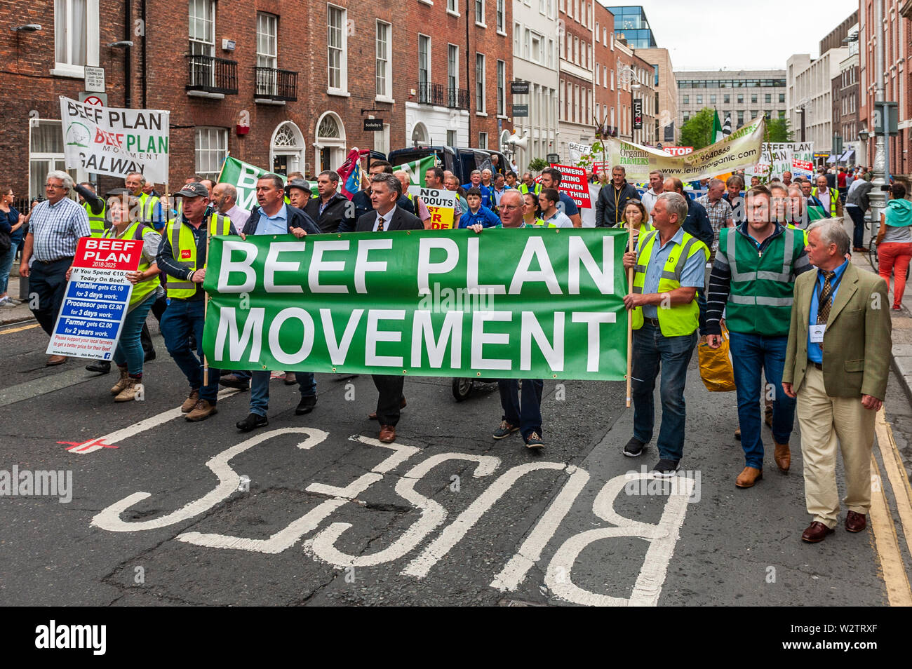 Dublin, Irland. 10. Juli 2019. Tausende von Bauern abgestiegen auf Leinster House heute aus Protest gegen die Mercosur-Deal, der Landwirte, der letzte Nagel im Sarg für ihre Art zu leben werden. Credit: Andy Gibson/Alamy Leben Nachrichten. Stockfoto