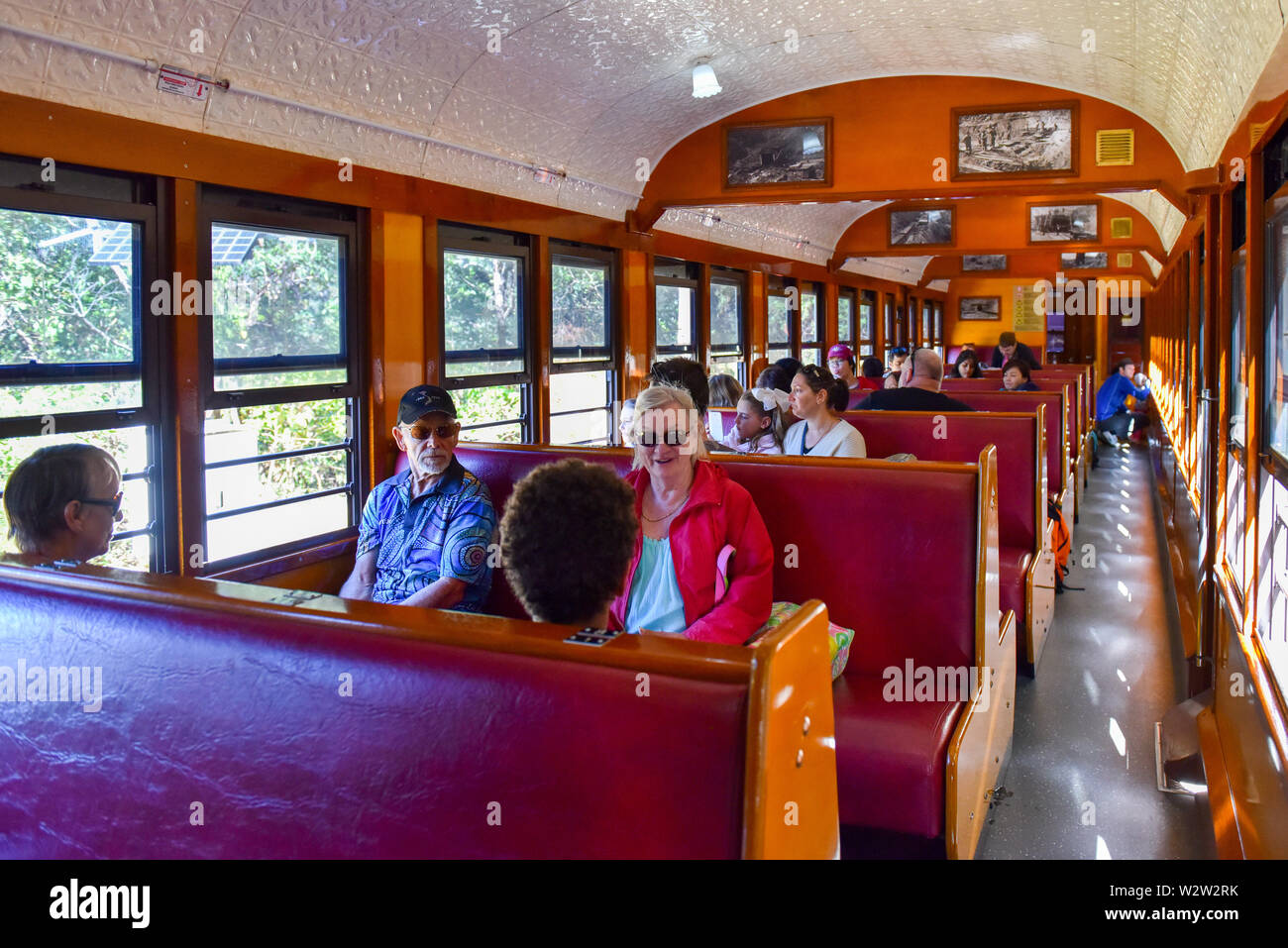 Passagiere, die Kuranda Scenic Train-Fahrt, Australien Stockfoto