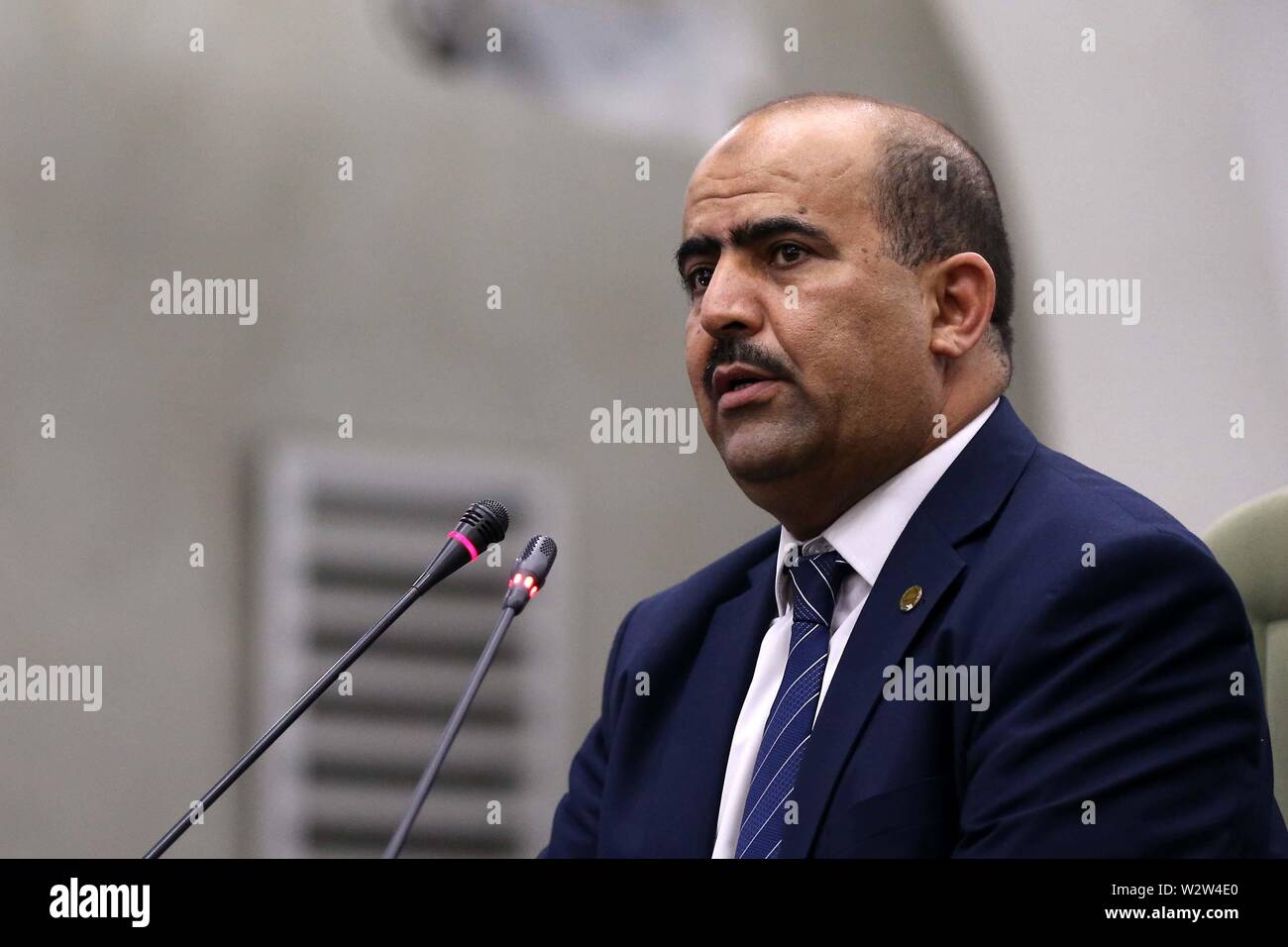 Algier. 10. Juli 2019. Slimane Chenine, der neue Sprecher der Algerischen Nationalversammlung, spricht an der algerischen Parlament in Algier, Algerien, 10. Juli 2019. Das algerische Parlament spät am Mittwoch einstimmig gewählt Slimane Chenine, eine islamistische-orientierten Gesetzgeber, wie der neue Sprecher der Nationalversammlung, der Bundestag. Quelle: Xinhua/Alamy leben Nachrichten Stockfoto