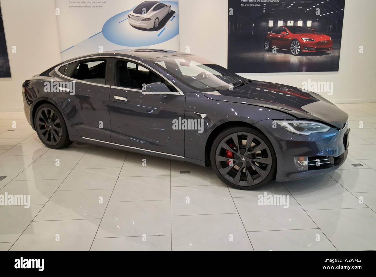 Tesla Model S in einer Tesla Galerie Showroom in Florida USA Vereinigte Staaten von Amerika Stockfoto