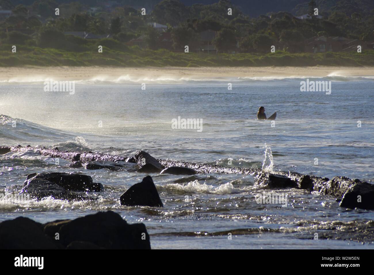 Surfen aus Bellambi Punkt Australien Stockfoto