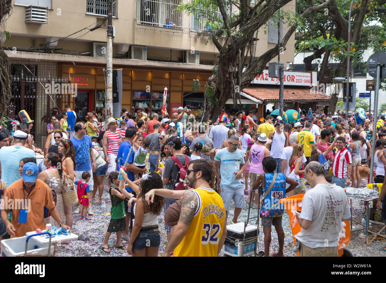 Rio de Janeiro, Brasilien - Frebuary 15, 2015: Die Menschen feiern Karneval auf den Straßen von Ipanema Stockfoto
