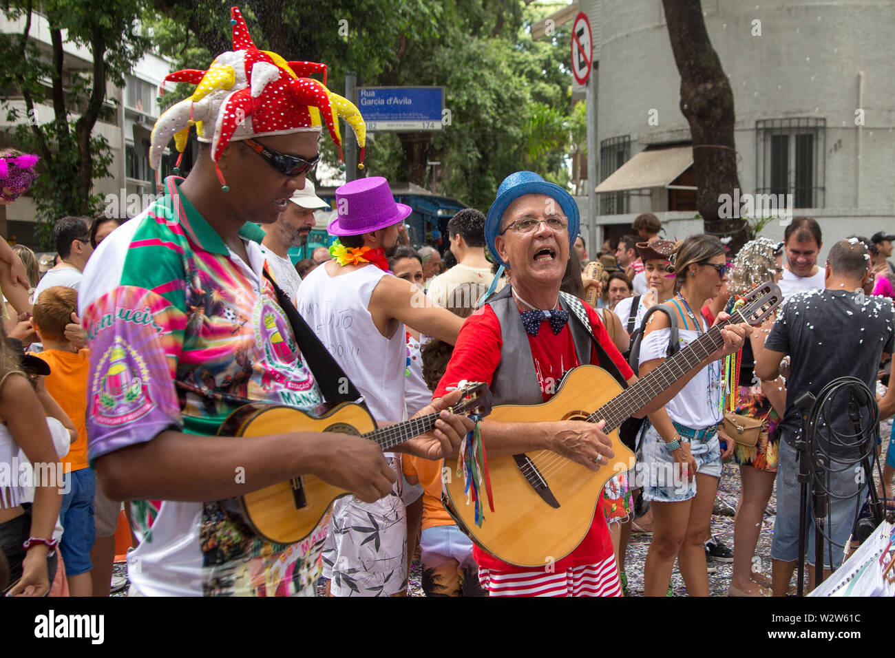 Rio de Janeiro, Brasilien - Frebuary 15, 2015: Die Menschen feiern Karneval auf den Straßen von Ipanema Stockfoto