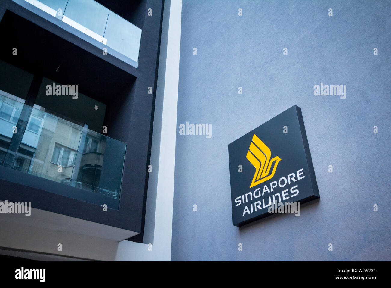 Belgrad, SERBIEN - Dezember 9, 2018: Singapore Airlines Logo auf Ihren lokalen Hauptquartier für Serbien. Singapore Airlines ist eine asiatische Fluggesellschaft, t Stockfoto