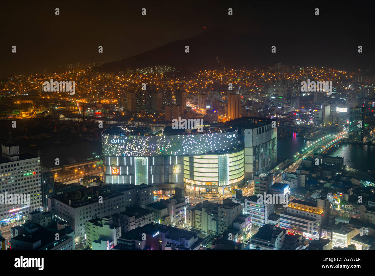 Busan, APR 2: Nacht Luftbild der Busan Stadtbild von Busan Turm auf der Apr 2, 2014 in Busan, Südkorea Stockfoto