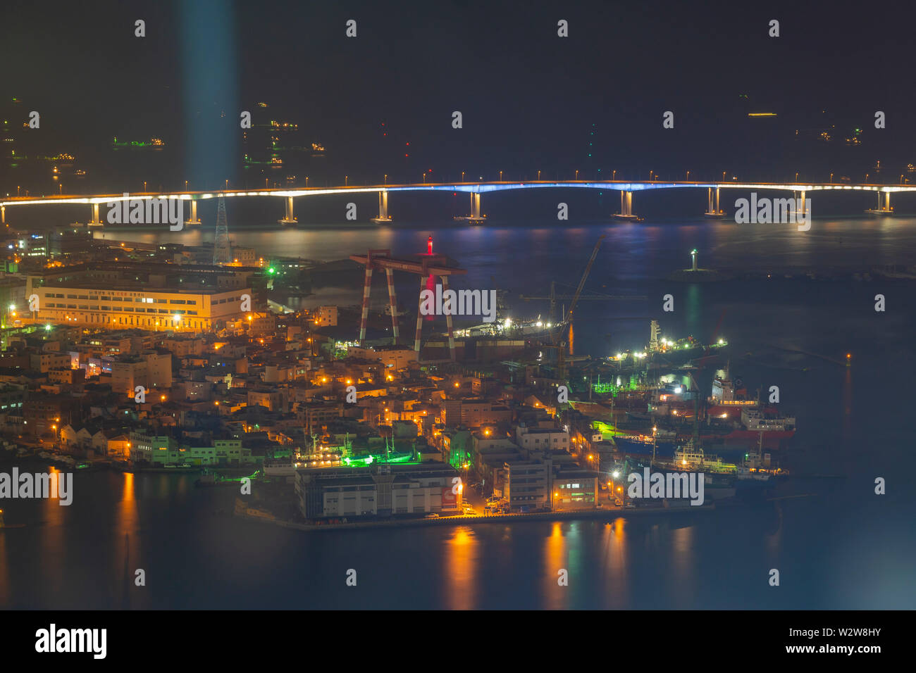 Busan, APR 2: Nacht Luftbild der Busan Stadtbild von Busan Turm auf der Apr 2, 2014 in Busan, Südkorea Stockfoto