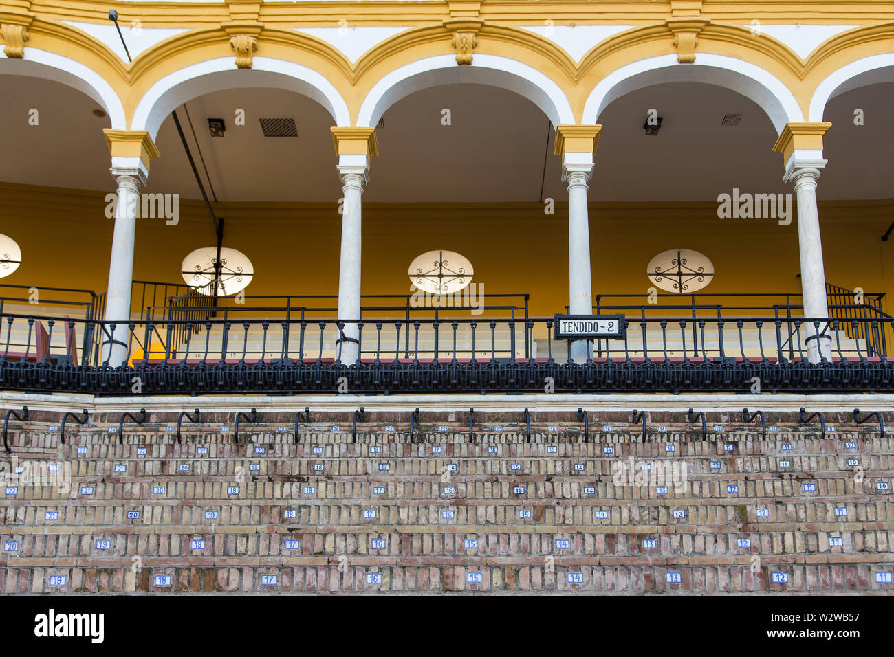 Sevilla, Spanien - 22. Januar 2016: architektonische Details der Plaza de Toros La Maestranza Stockfoto