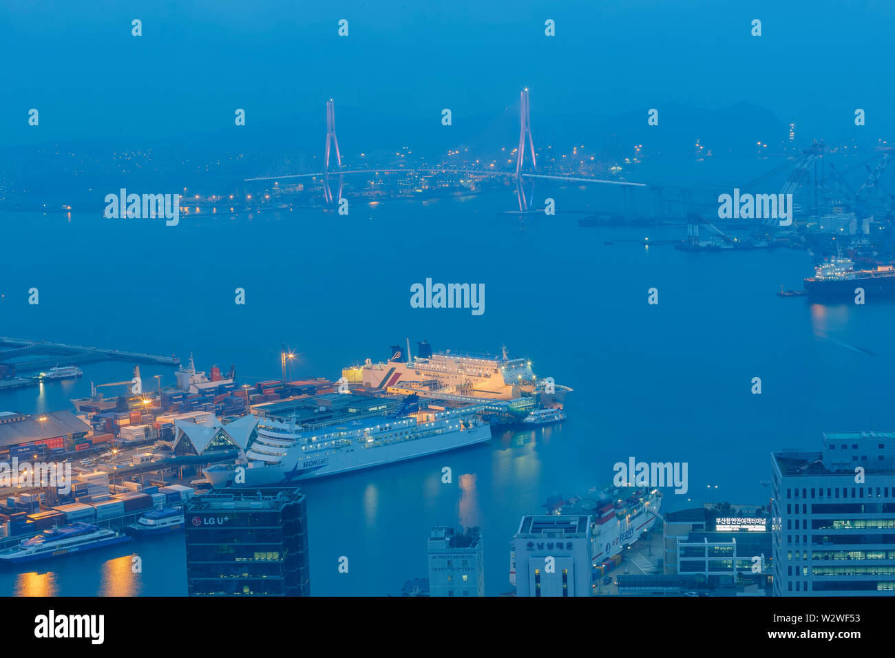 Busan, APR 2: Nacht Luftbild der Busan Stadtbild von Busan Turm auf der Apr 2, 2014 in Busan, Südkorea Stockfoto