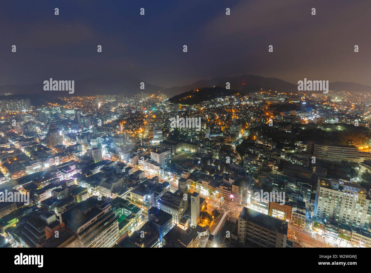 Busan, APR 2: Nacht Luftbild der Busan Stadtbild von Busan Turm auf der Apr 2, 2014 in Busan, Südkorea Stockfoto