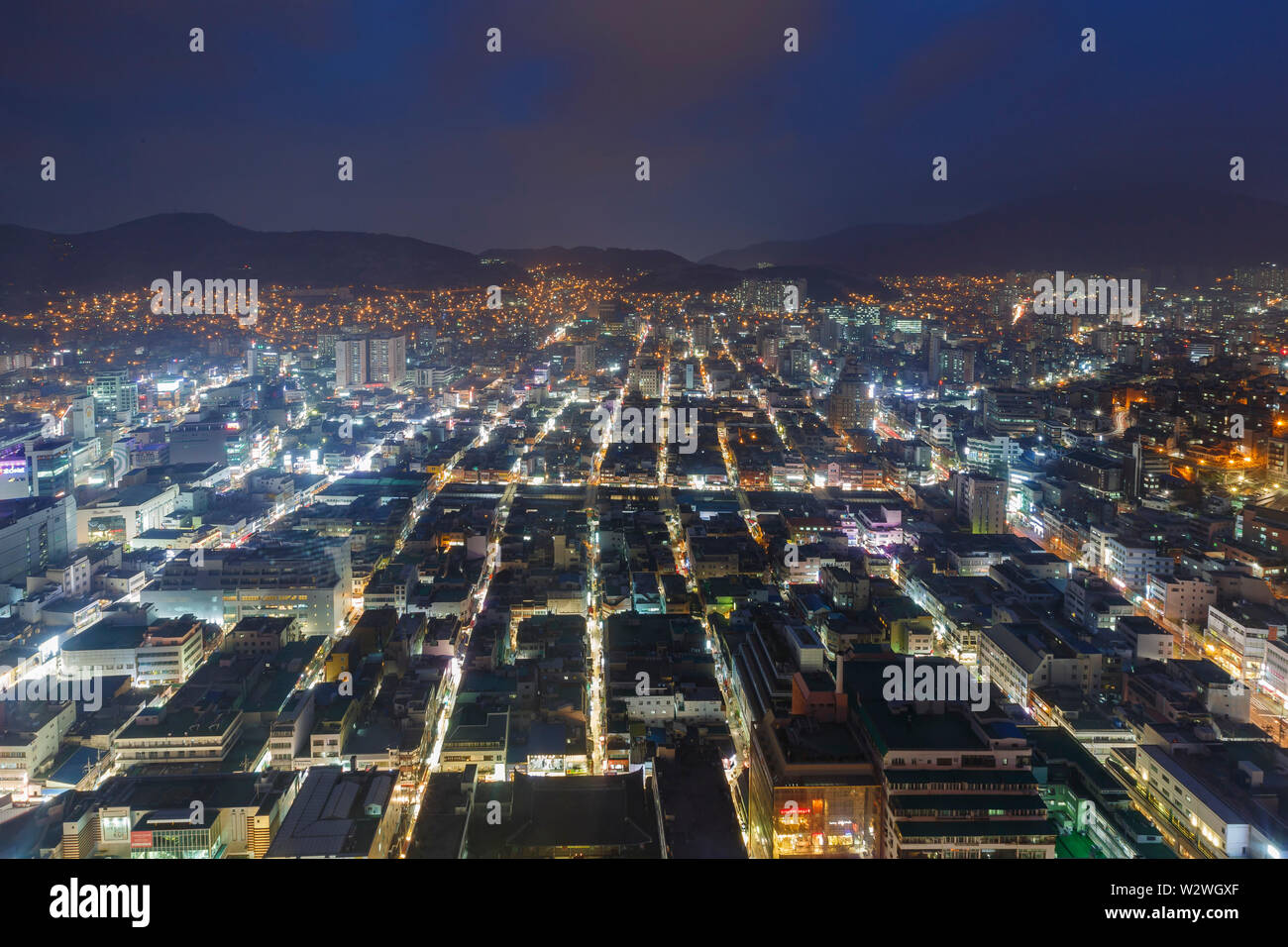 Busan, APR 2: Nacht Luftbild der Busan Stadtbild von Busan Turm auf der Apr 2, 2014 in Busan, Südkorea Stockfoto