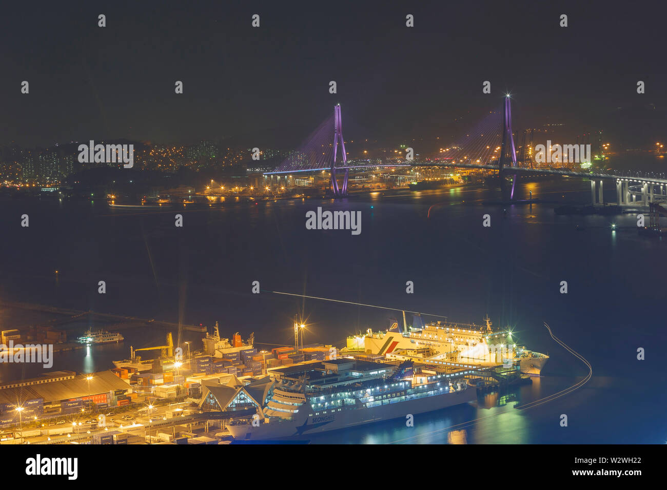 Busan, APR 2: Nacht Luftbild der Busan Stadtbild von Busan Turm auf der Apr 2, 2014 in Busan, Südkorea Stockfoto