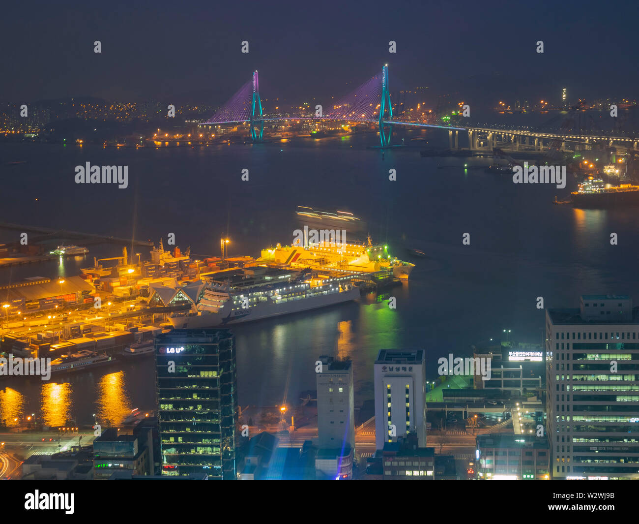 Busan, APR 2: Nacht Luftbild der Busan Stadtbild von Busan Turm auf der Apr 2, 2014 in Busan, Südkorea Stockfoto