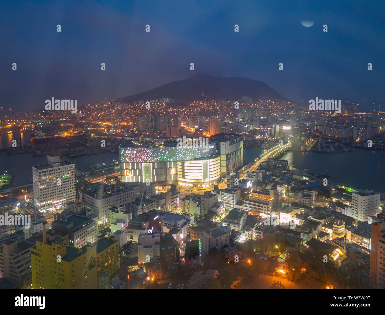 Busan, APR 2: Nacht Luftbild der Busan Stadtbild von Busan Turm auf der Apr 2, 2014 in Busan, Südkorea Stockfoto
