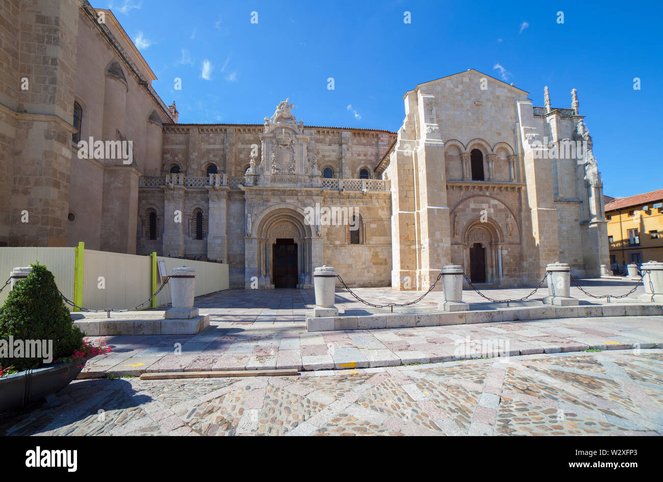 Die Basilika San Isidoro, Leon, Spanien. Fassade Stockfoto