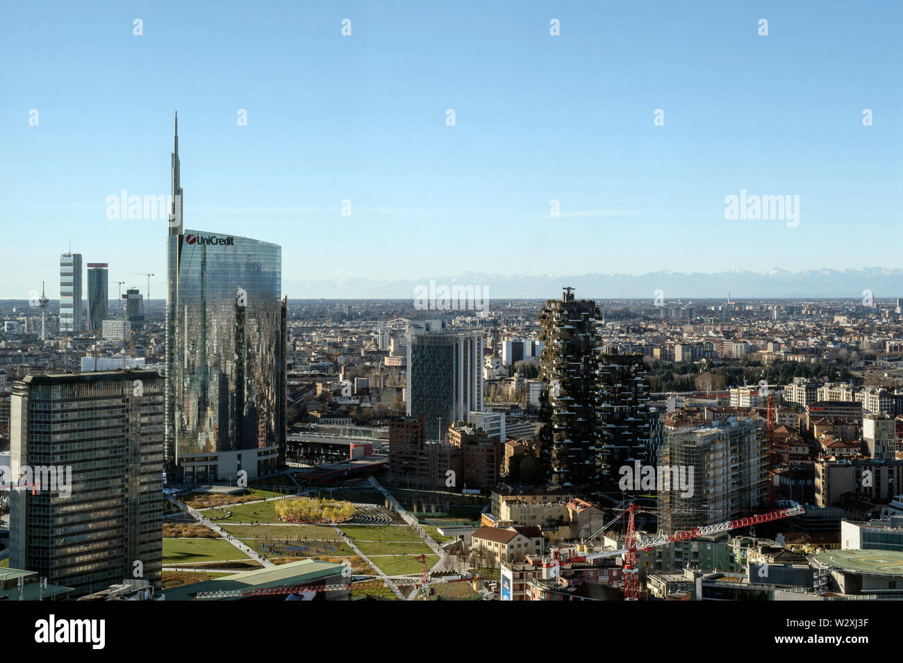 Italien, Lombardei, Mailand, Stadtbild mit Unicredit Turm aus dem Belvedere Enzo Jannacci in der Pirelli Wolkenkratzer Stockfoto