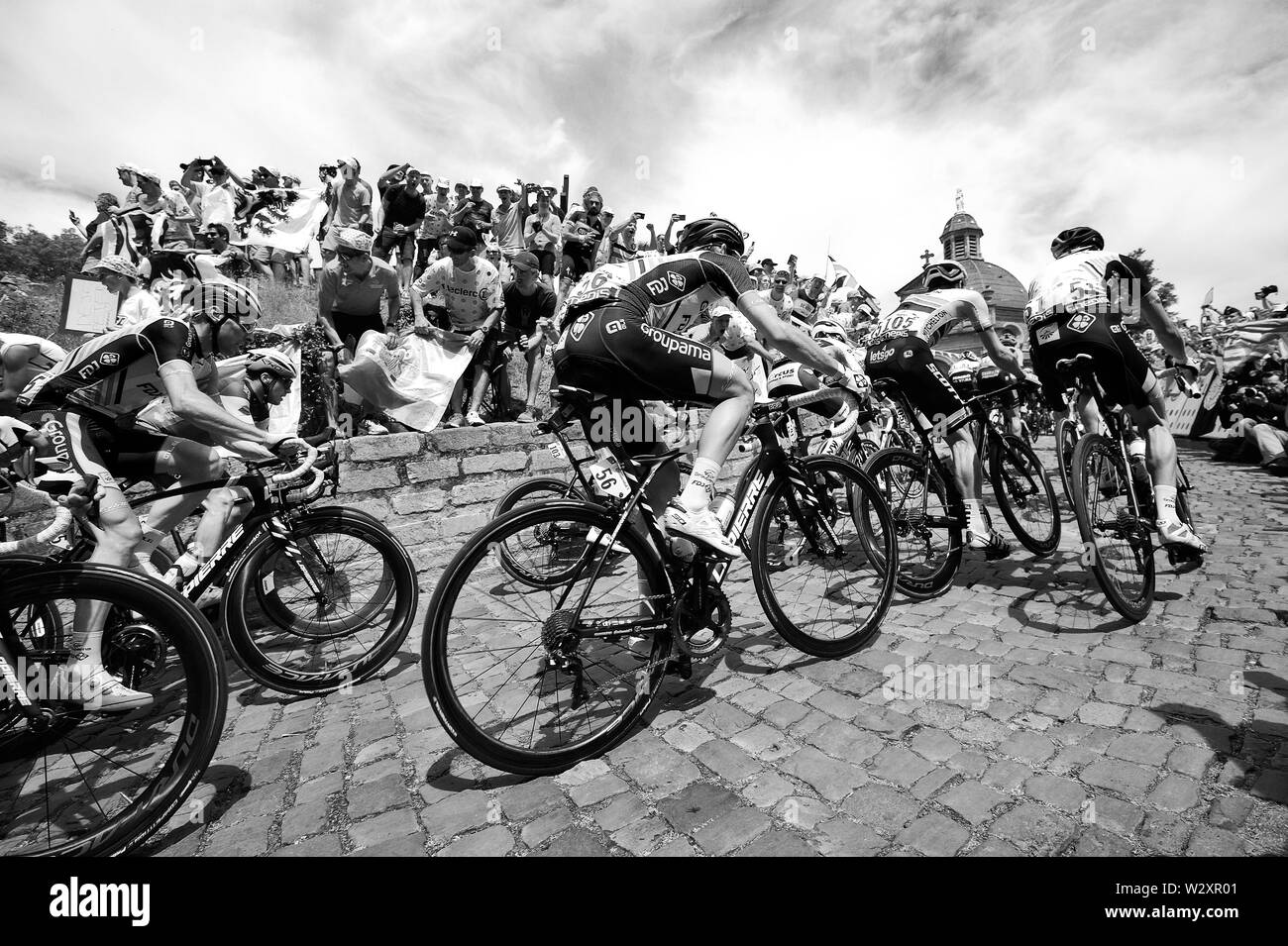 Radfahren, Tour de France, Grand Abfahrt in Brüssel, 1. Stufe. Das Peloton auf der Kult route Muur van Geraardsbergen. Stockfoto