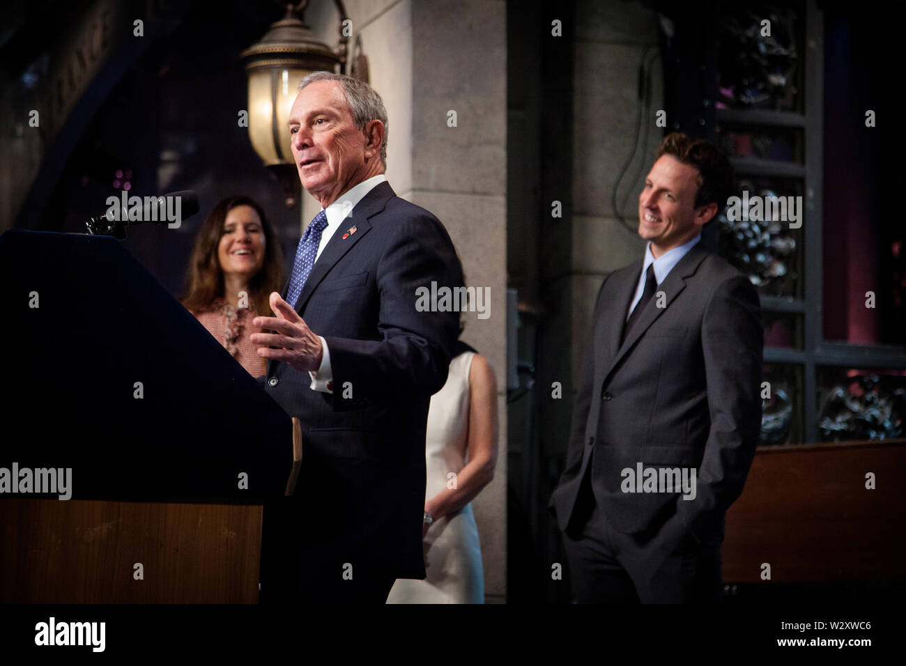 New Yorks Bürgermeister Michael Bloomberg besucht den NBC Studios am 30 Rockefeller Plaza und die Studios der Saturday Night Live - SNL. Stockfoto