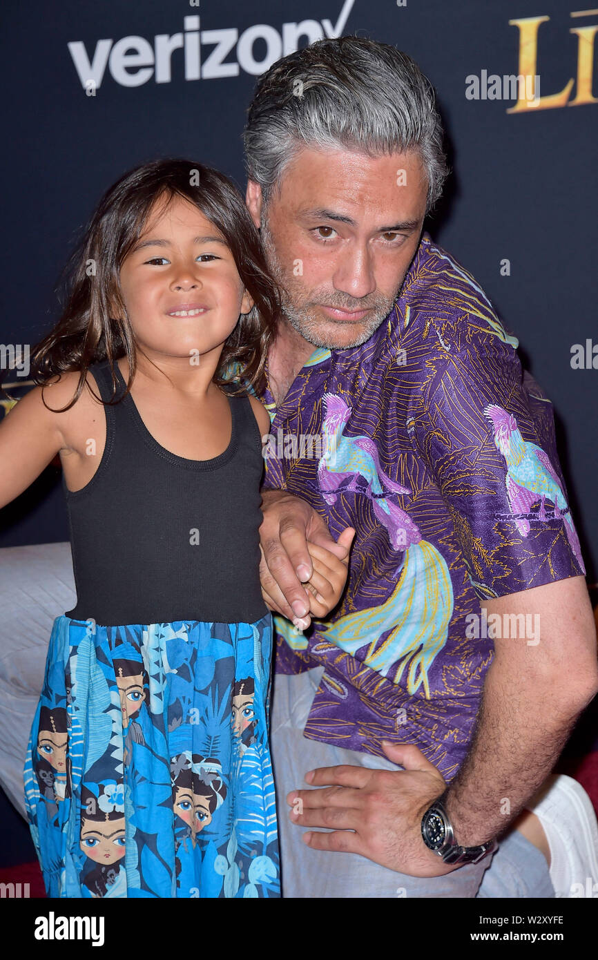 Taika Waititi Mit Tochter Bei Der Weltpremiere Des Films Der Konig Der Lowen An Der Dolby Theater Los Angeles 09 07 2019 Verwendung Weltweit Stockfotografie Alamy