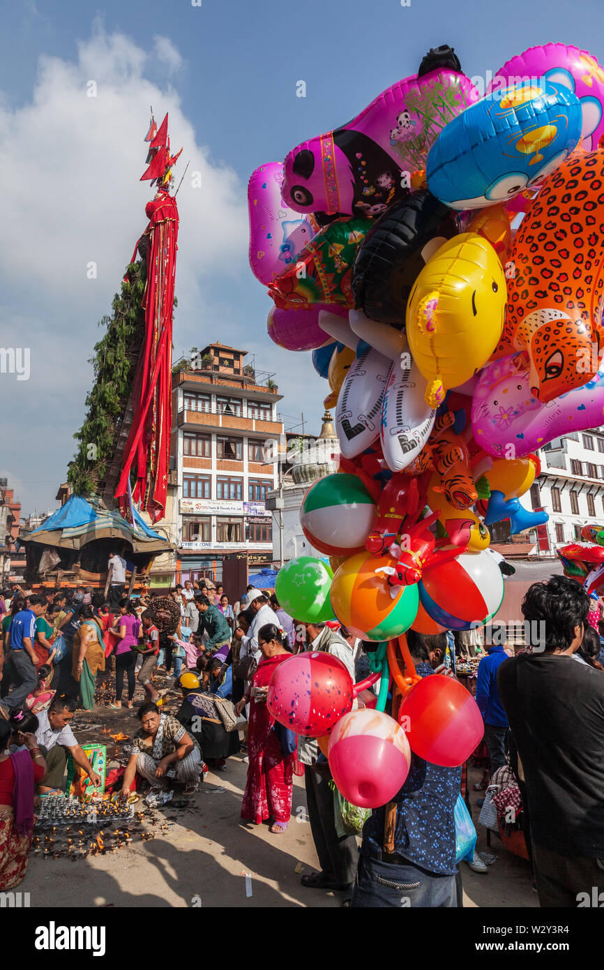 Ballon Verkäufer bei Rato Machindranath Chariot Festival in Kathmandu Stockfoto