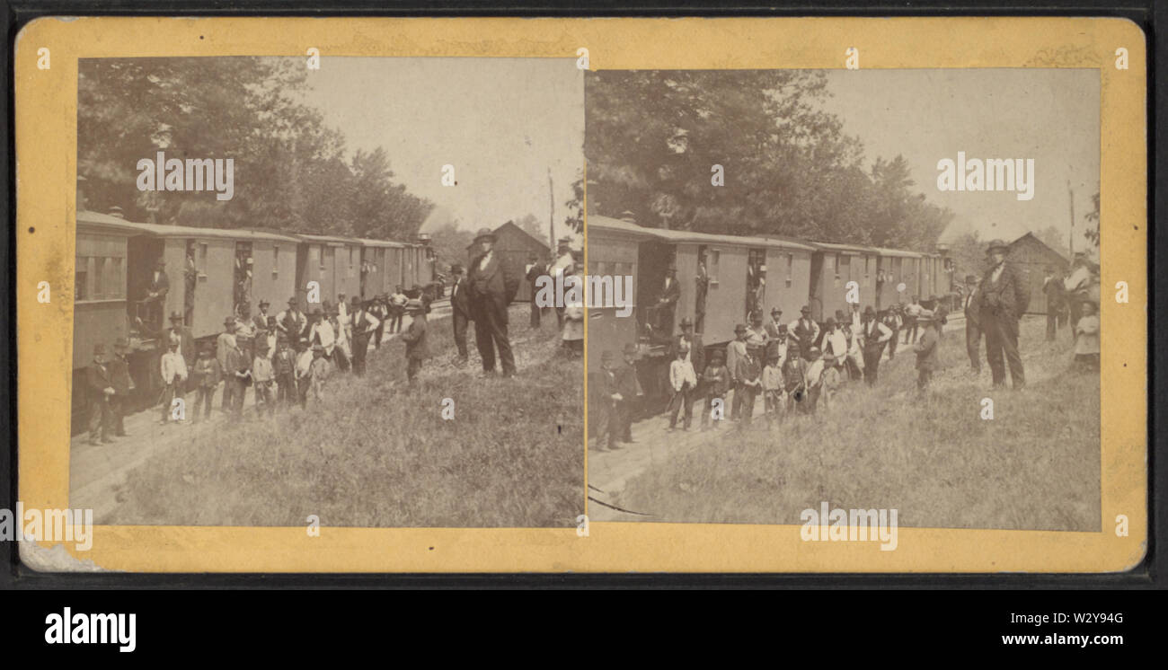 Stehende Männer mit der Eisenbahn Autos, von Robert N Dennis Sammlung von stereoskopische Ansichten Stockfoto