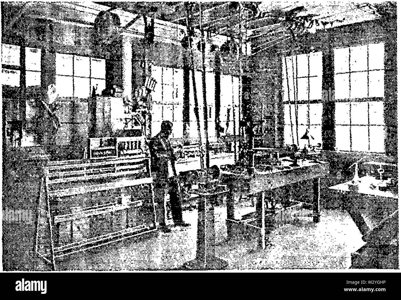 Herr Turney in seinem Labor vom März 1916 QST Stockfoto