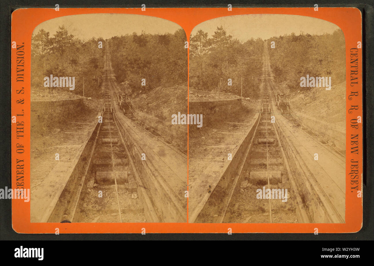 Mt Jefferson Flugzeug 2070 Meter lang, 462 Meter hoch, durch Tore, G F (George W) Stockfoto