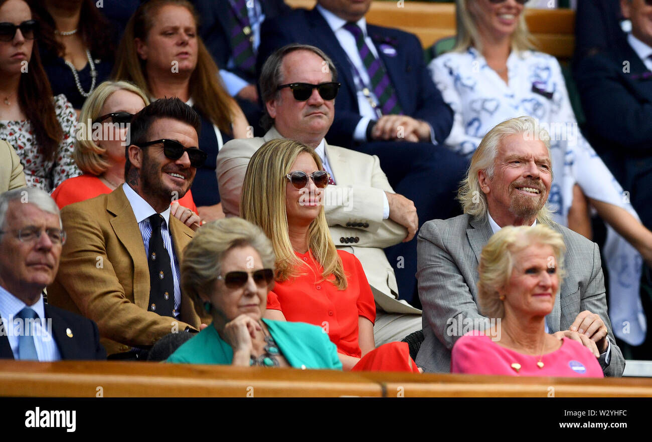 David Beckham neben, Holly Branson und Sir Richard Branson am Tag zehn der Wimbledon Championships in der All England Lawn Tennis und Croquet Club, Wimbledon. Stockfoto