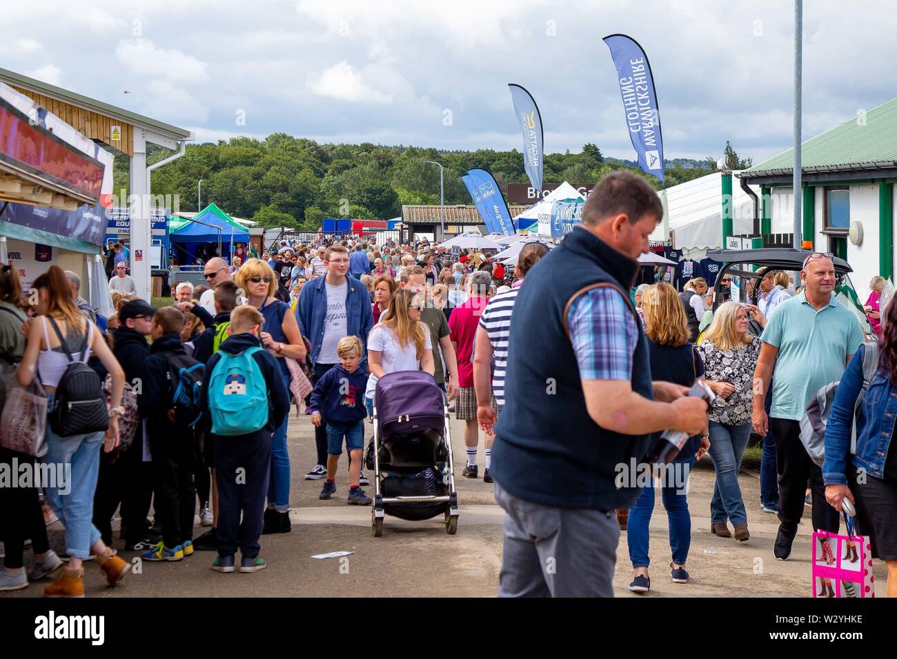 Harrogate. Vereinigtes Königreich. 11. Juli 2019. Große Massen an der Handel steht an der Großen Yorkshire zeigen. Kredit Elli Birke/SIP-Foto Agentur/Alamy leben Nachrichten. Stockfoto