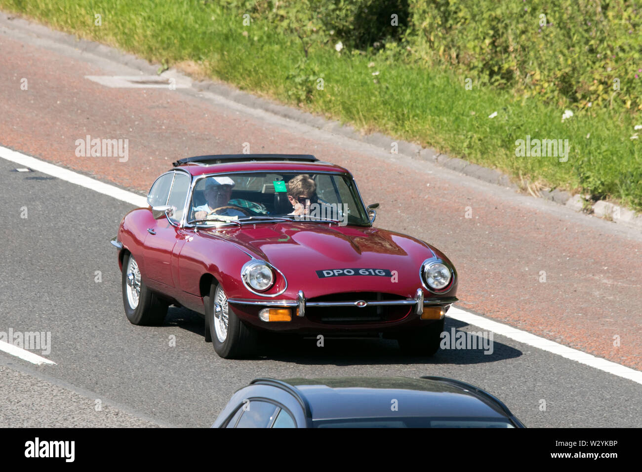 Vintage classic restaurierte Fahrzeuge Autos auf der Autobahn M6 an der Leighton Hall Car Show in Carnforth, Lancaster, Großbritannien reisen Stockfoto