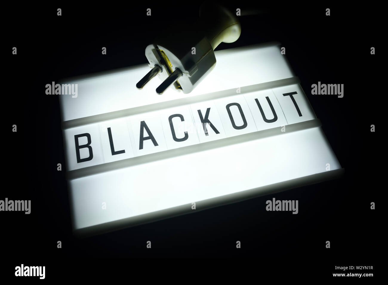 Das Wort Blackout auf einer beleuchteten Panel, Stromausfall Stockfoto