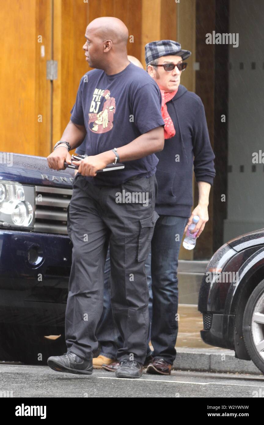 ELVIS COSTELLO IN LIVERPOOL PHILHARMONIC HALLcredit Ian Fairbrother/Alamy Stockfotos Stockfoto