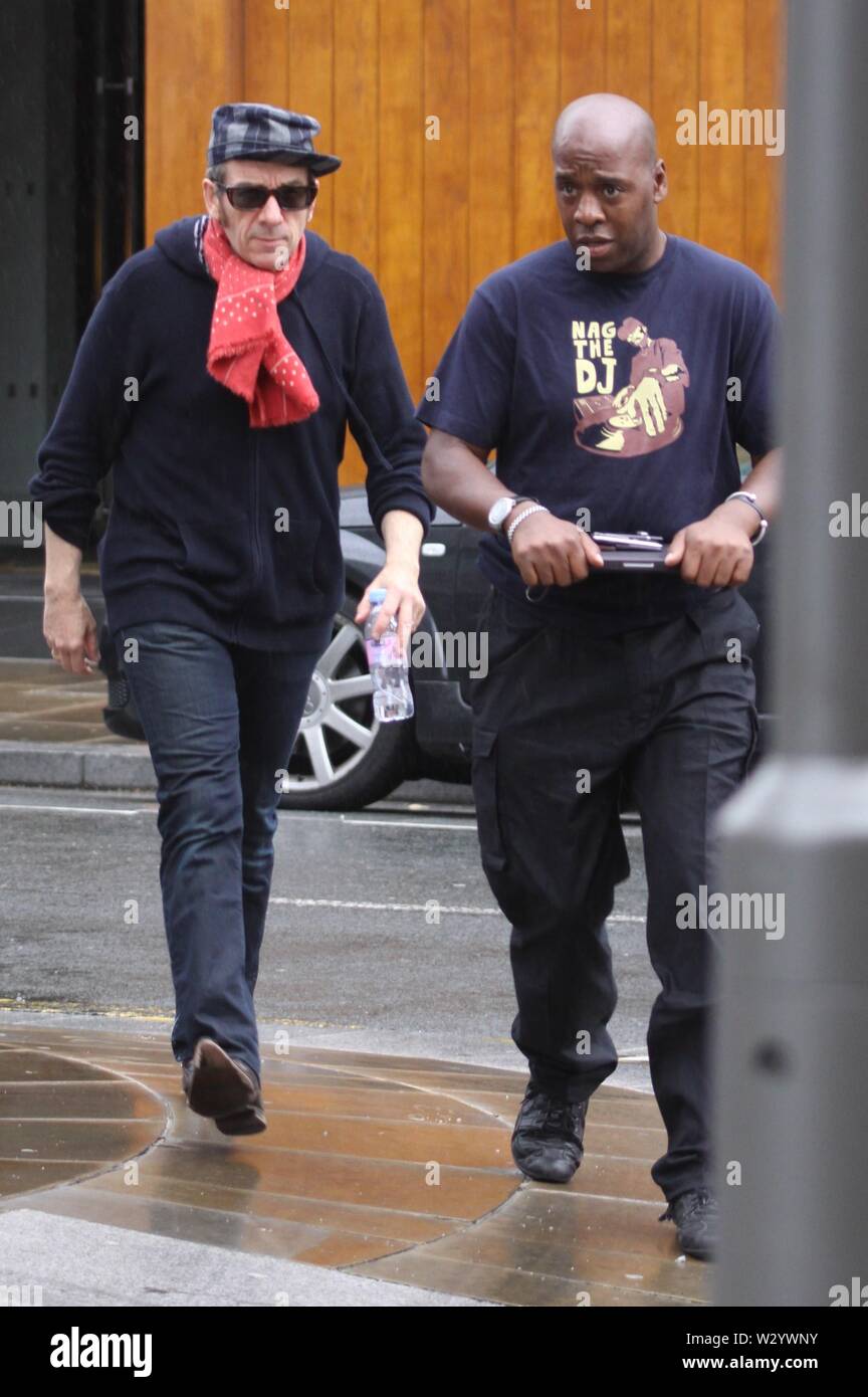 ELVIS COSTELLO IN LIVERPOOL PHILHARMONIC HALLcredit Ian Fairbrother/Alamy Stockfotos Stockfoto