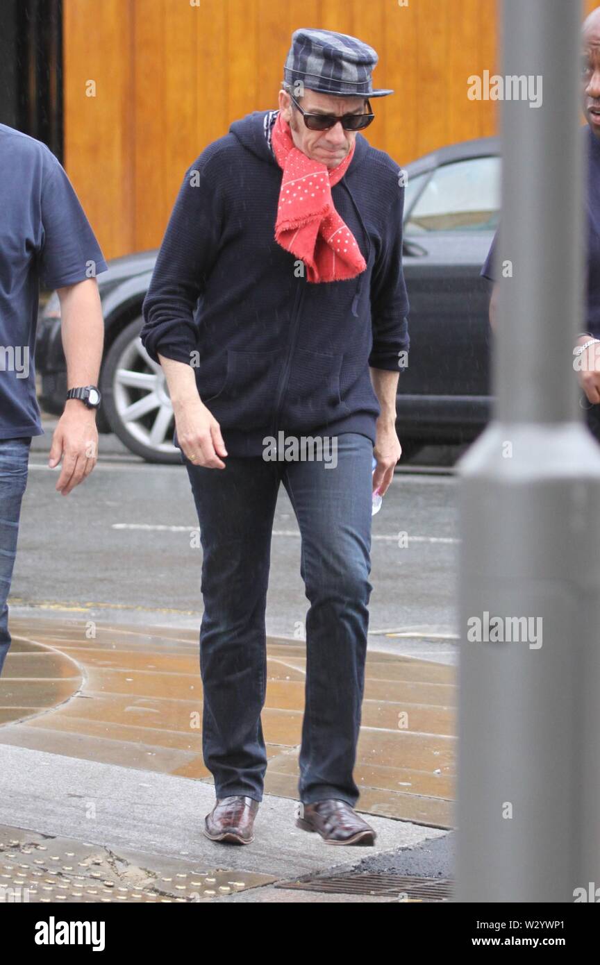 ELVIS COSTELLO IN LIVERPOOL PHILHARMONIC HALLcredit Ian Fairbrother/Alamy Stockfotos Stockfoto