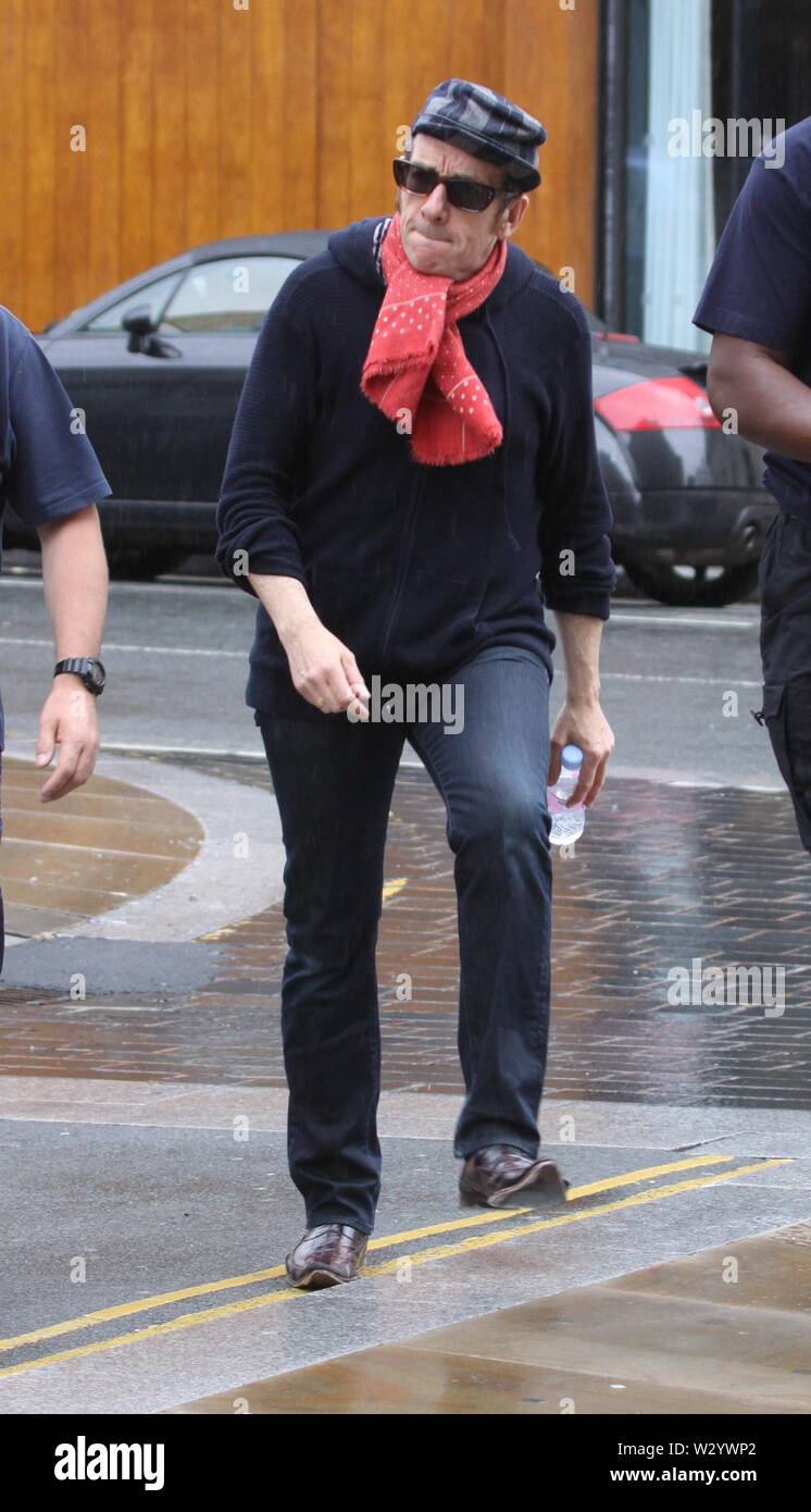 ELVIS COSTELLO IN LIVERPOOL PHILHARMONIC HALLcredit Ian Fairbrother/Alamy Stockfotos Stockfoto