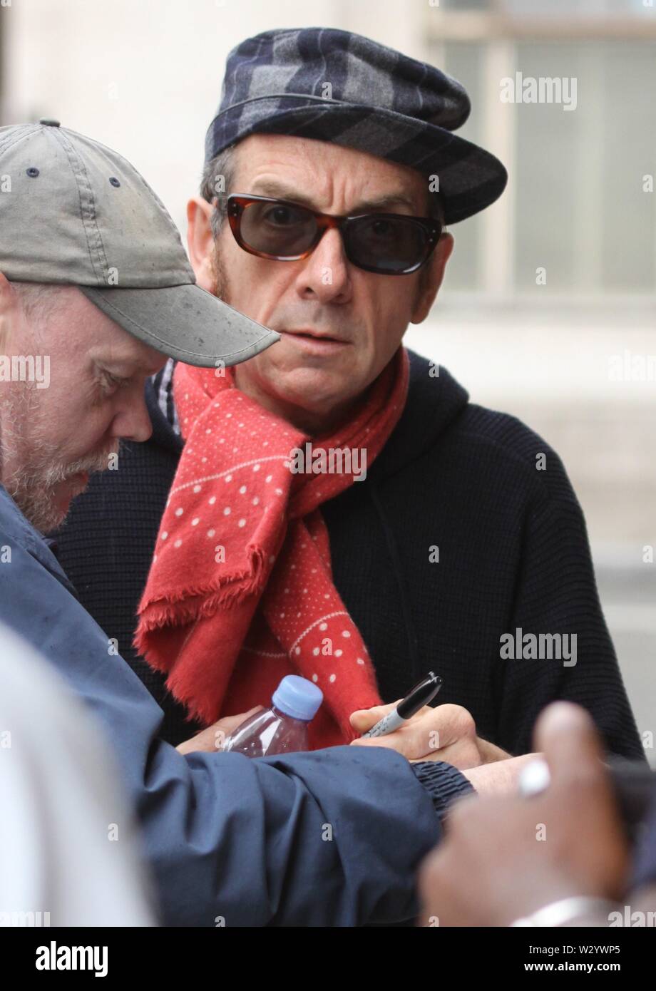 ELVIS COSTELLO IN LIVERPOOL PHILHARMONIC HALLcredit Ian Fairbrother/Alamy Stockfotos Stockfoto