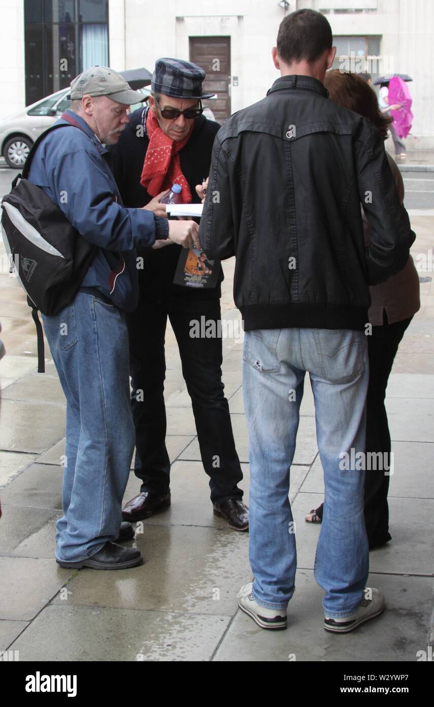 ELVIS COSTELLO IN LIVERPOOL PHILHARMONIC HALLcredit Ian Fairbrother/Alamy Stockfotos Stockfoto