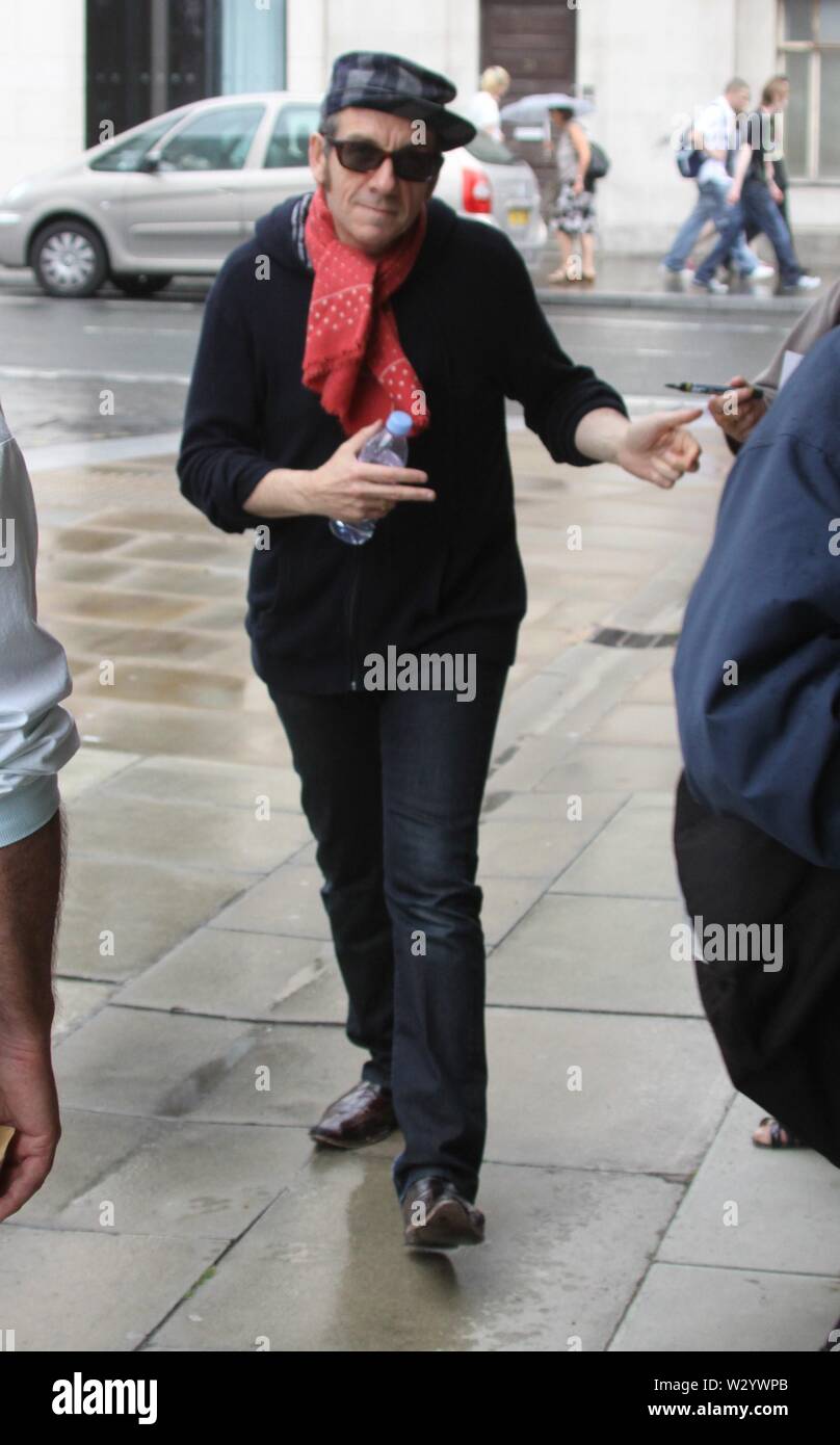 ELVIS COSTELLO IN LIVERPOOL PHILHARMONIC HALLcredit Ian Fairbrother/Alamy Stockfotos Stockfoto