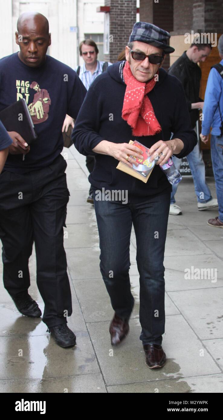 ELVIS COSTELLO IN LIVERPOOL PHILHARMONIC HALLcredit Ian Fairbrother/Alamy Stockfotos Stockfoto