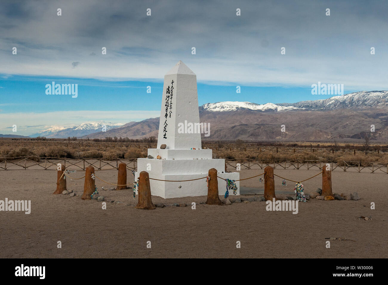 Friedhof von manzanar National Historic Site in der östlichen Sierra. Eine Beisetzung Lager während des Zweiten Weltkriegs 10.000 japanische Amerikaner waren hier inhaftiert Stockfoto