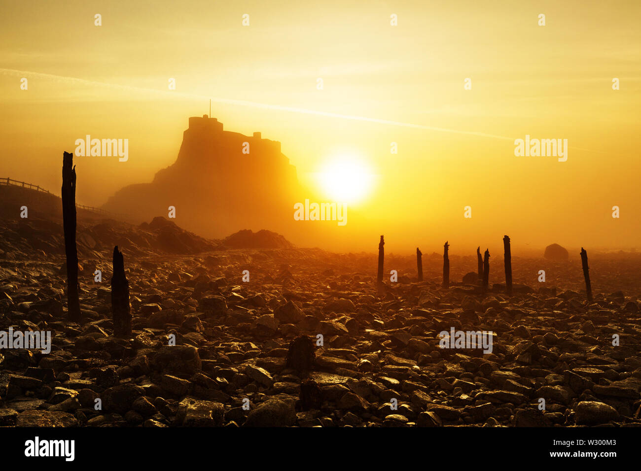 Ein nebeliger Morgen auf Lindisfarne Stockfoto