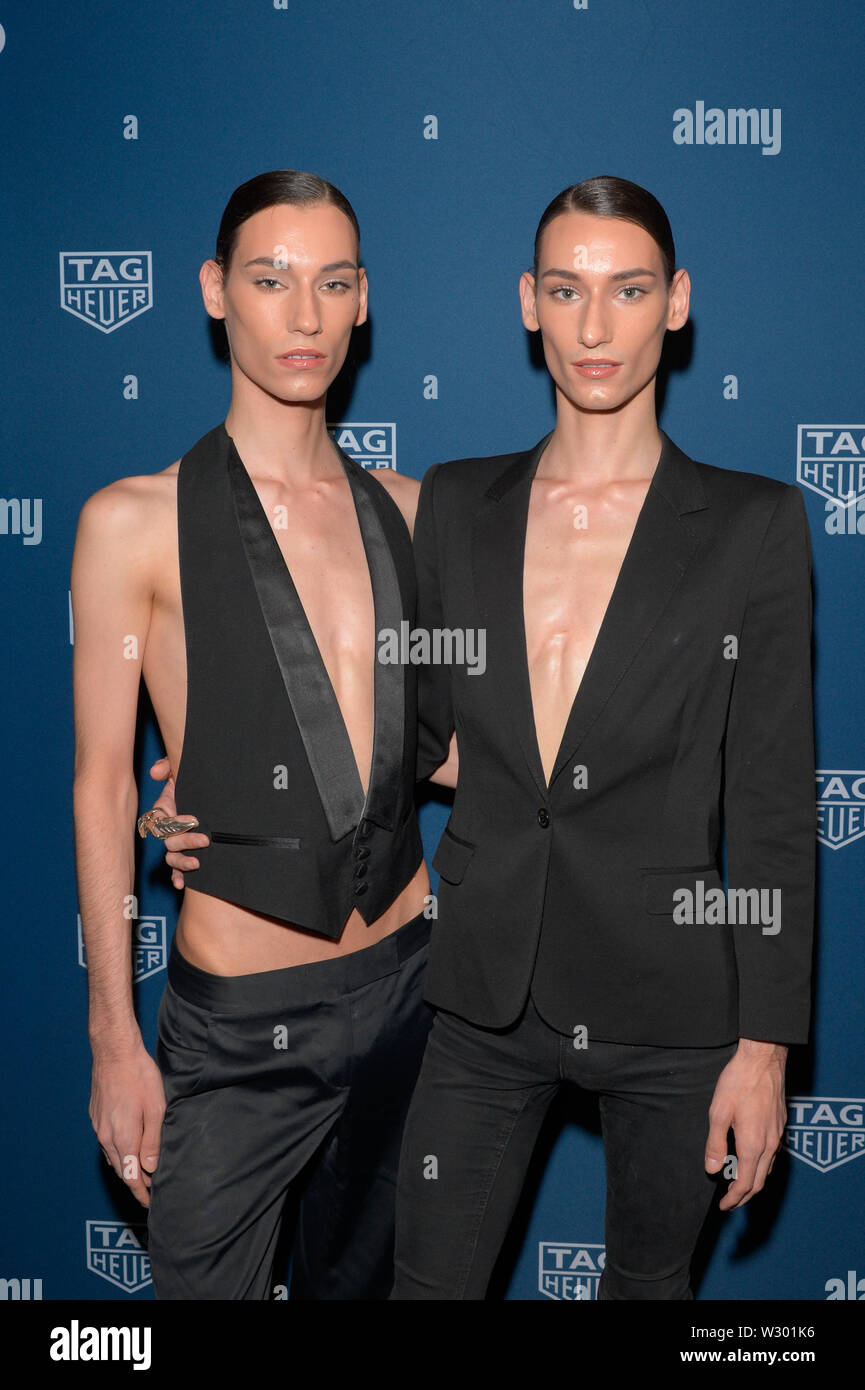 NEW YORK, NY - 10. Juli: Jake Dupont (L) und Josef Dupont besuchen TAG Heuer feiert 50 Jahre der legendären Monaco Zeitmesser an Cipriani Broadway an Stockfoto