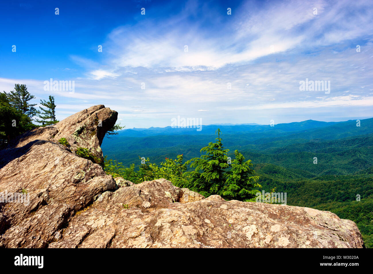 Ansichten und Standorten in Blowing Rock eine geologische Sehenswürdigkeit und die älteste touristische Attraktion in Nord-carolina gesehen. Voller Mythen und Legenden ein Stockfoto