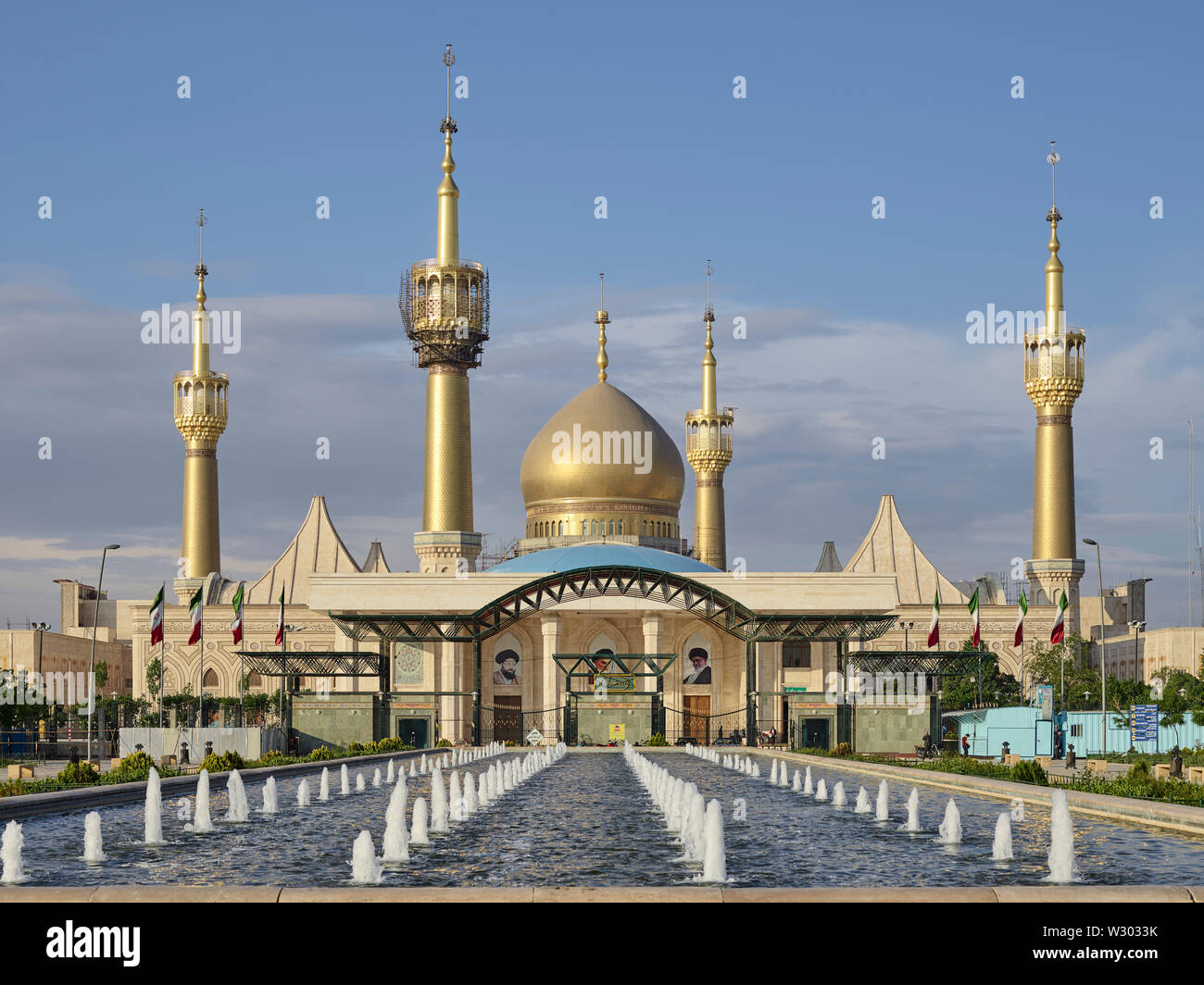 Teheran, Iran. 14 Apr, 2018. Die khomeini Mausoleum in der iranischen Hauptstadt Teheran, am 14.04.2018, befindet sich das Grab des schiitischen Ajatollah Ruhollah Chomeini und Lineal sowie das Grab von Chadidsche Saqafi, seine Frau und Ahmad Chomeini, sein zweiter Sohn. Es liegt etwa 10 km südlich von Teheran in der Nähe des Friedhofs von Behescht-e Zahra ('Paradies von Zahra'). Mindestgebühr 20,- Euro Grundgebühr EUR 20, 00 Quelle: Thomas Schulze/dpa-Zentralbild/ZB/dpa/Alamy leben Nachrichten Stockfoto