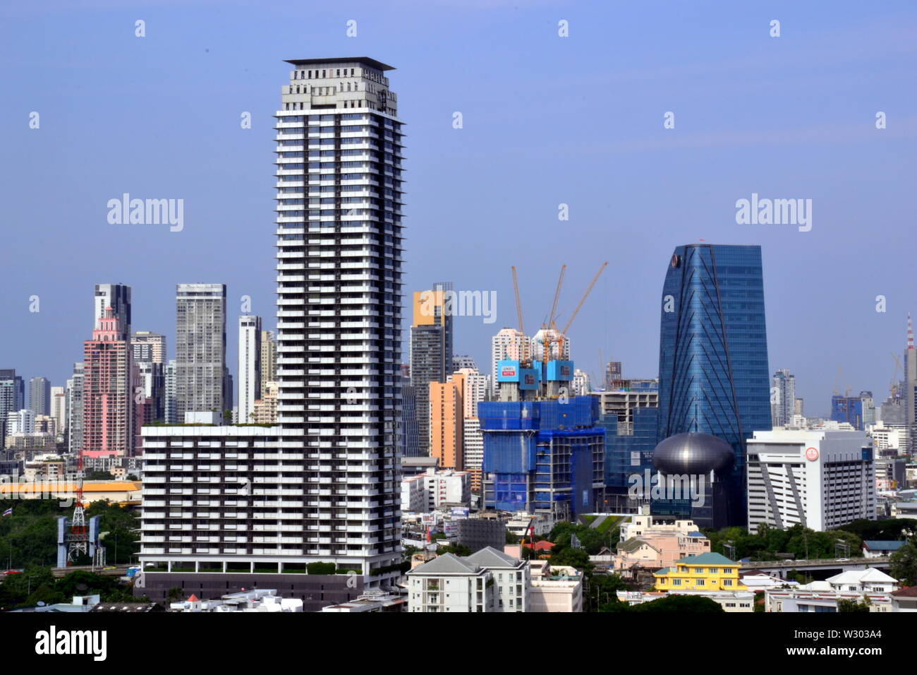 Ein hohes Ansehen der Wolkenkratzer im Zentrum von Bangkok, Thailand, suchen North West von der Sathorn Bezirk Stockfoto