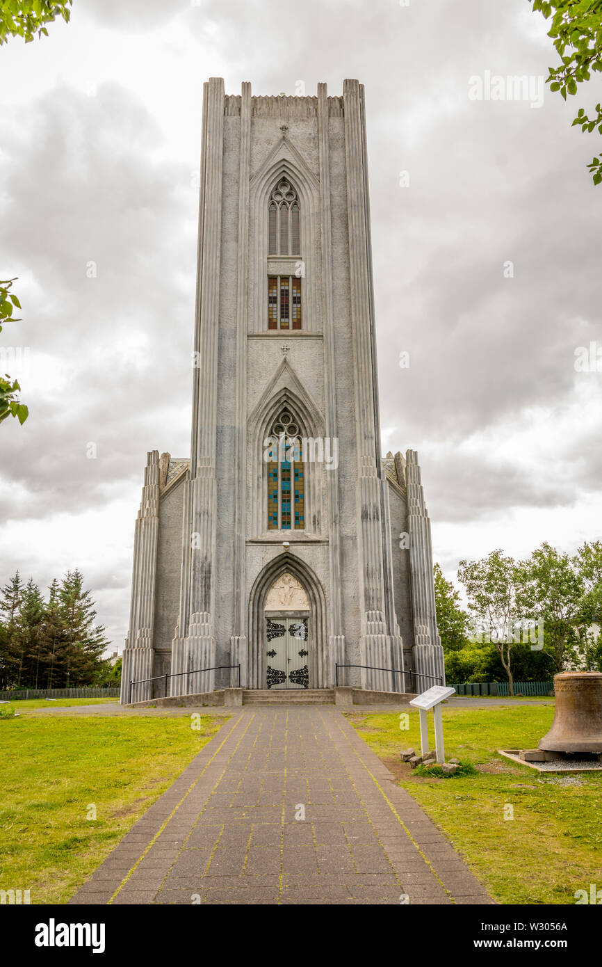 Island, Reykjavik, Juli 2019: die Kathedrale von Christus dem König oder auf Isländisch: Landakotskirkja, formal Basilika Krists konungs (die Basilika von Christus Stockfoto