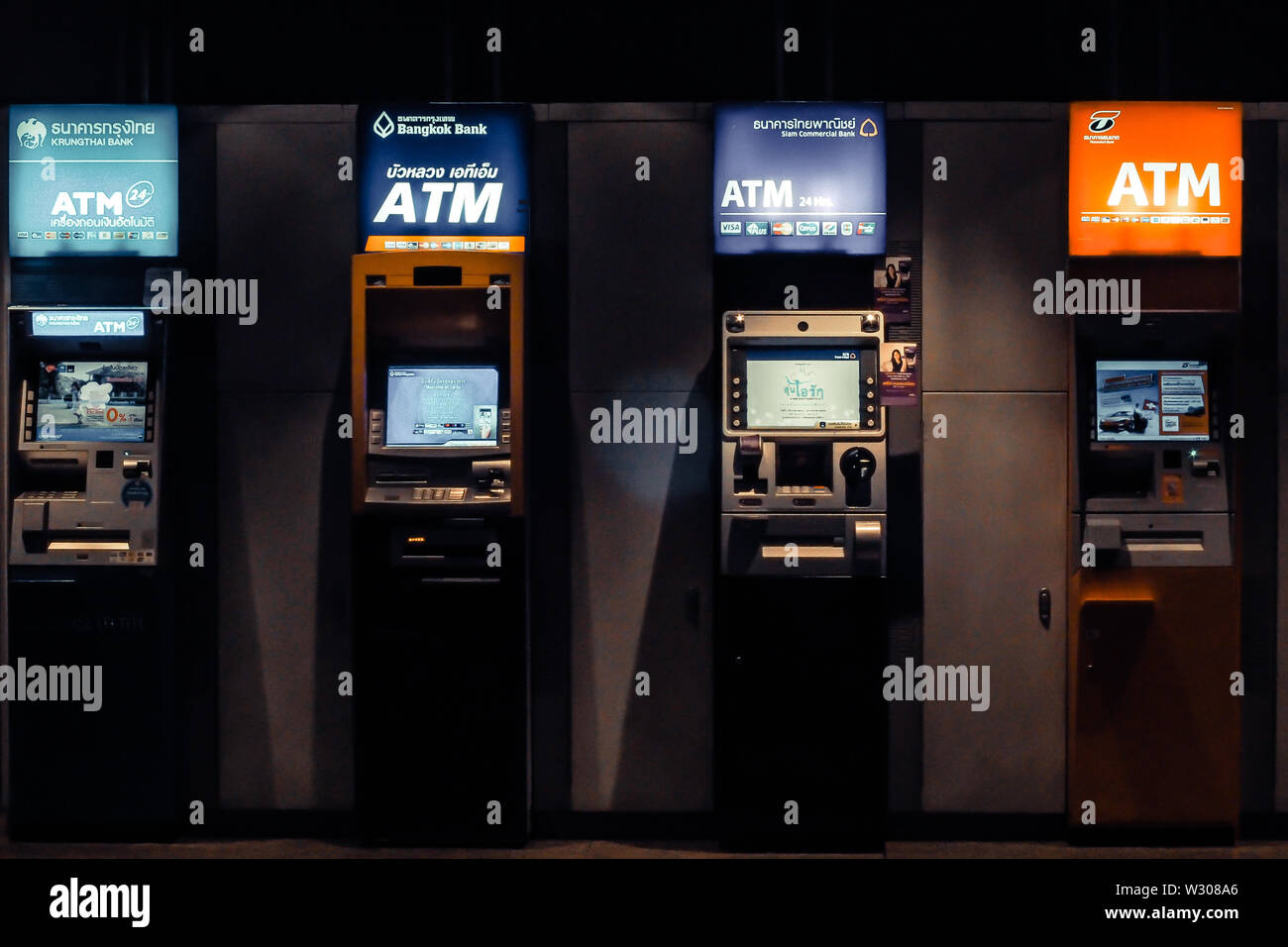 Juni 2019, Bangkok Thailnd Geldautomaten bei der Bahn Staion in Bangkok. Stockfoto