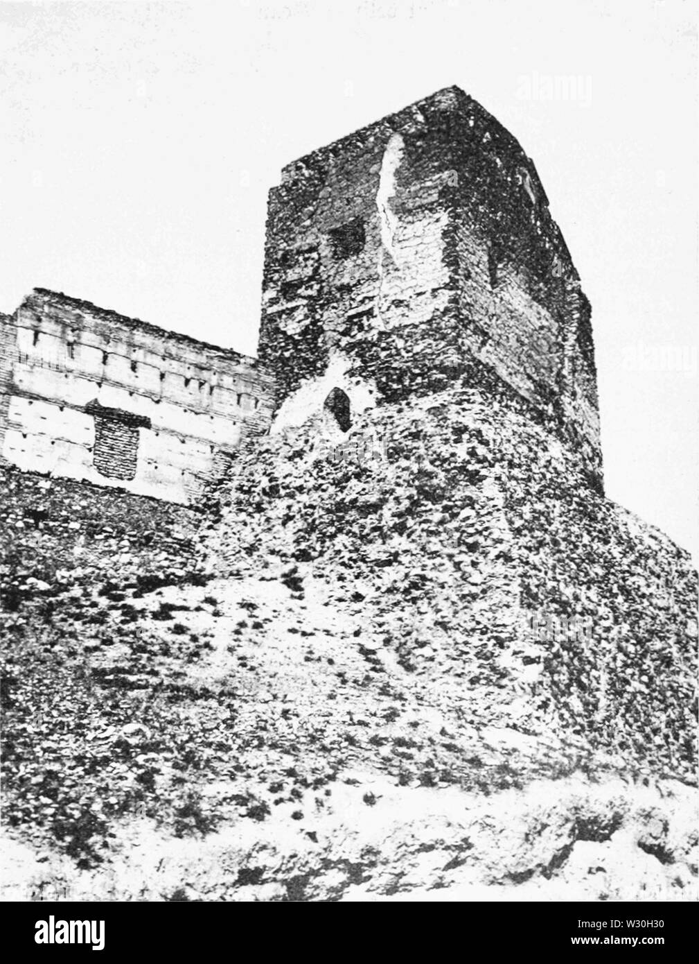 PSM V68 D563 zwei tausend Jahre alten Turm und Mauern Stockfoto